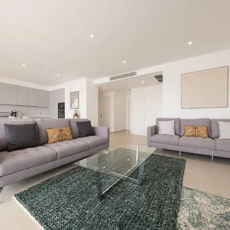 Branca 120 * Porto de Mos (Lagos)